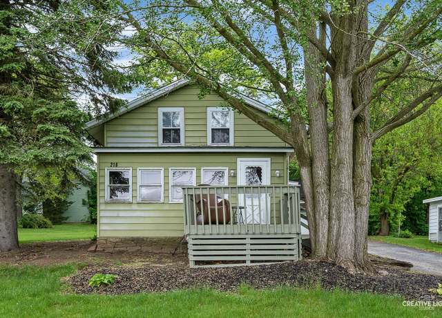 Property at 216 N River St, Batavia, IL 60510, 3 beds, 2 baths