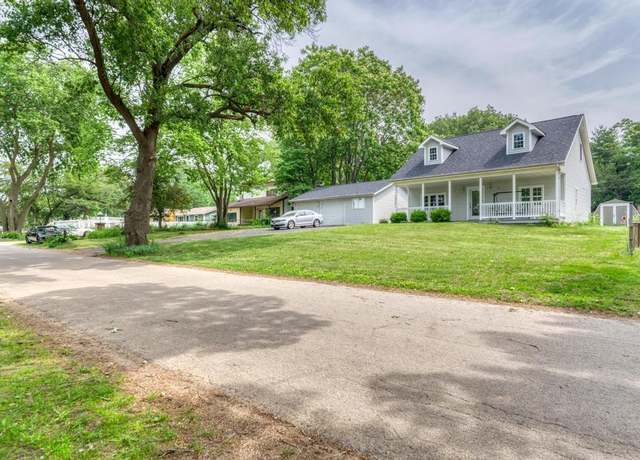 Property at 1927 Lakewood Dr, Wilmington, IL 60481, 2 beds, 2.5 baths