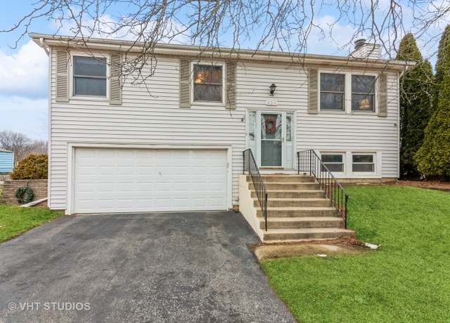 Property at 834 Bay Ct, Bartlett, IL 60103, 3 beds, 2 baths