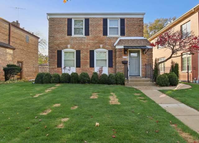 Property at 6734 N Hamlin Ave, Lincolnwood, IL 60712, 3 beds, 3.5 baths