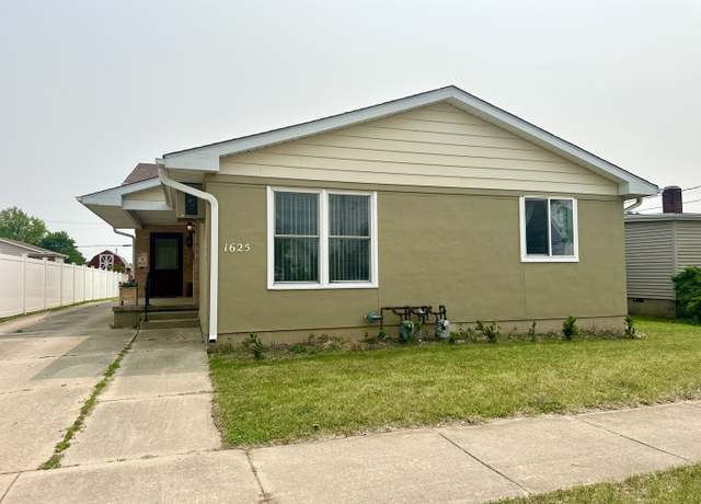 Property at 1625 W Main St, Ottawa, IL 61350, 4 beds, 2 baths