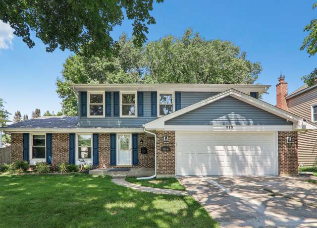 Property at 818 W Golf Rd, Libertyville, IL 60048, 4 beds, 2.5 baths