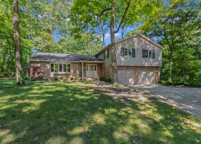 Property at 94 E Foster Ave, Roselle, IL 60172, 4 beds, 2.5 baths