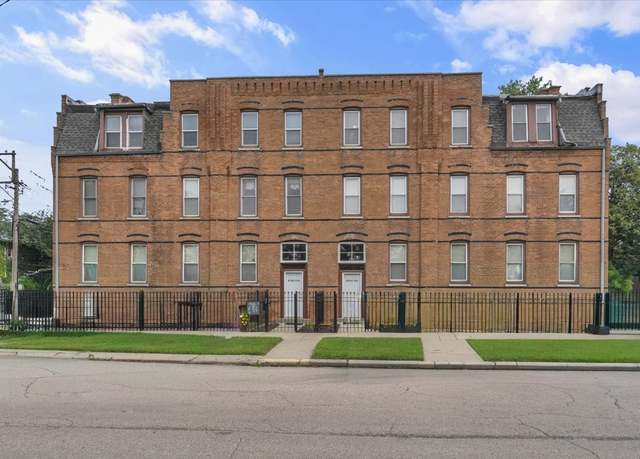 Property at 818-820 E 106th St, Chicago, IL 60628, 47 beds, 41 baths