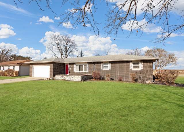 Property at 221 E Third St, Toluca, IL 61369, 3 beds, 1.5 baths