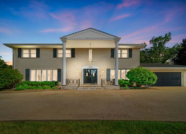 Property at 16 Kingston Dr, Oak Brook, IL 60523, 4 beds, 2.5 baths