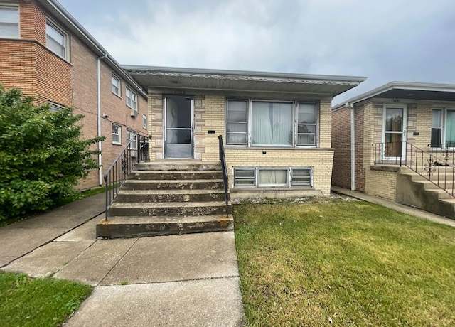 Property at 4714 W 87th St, Chicago, IL 60652, 3 beds, 1 bath