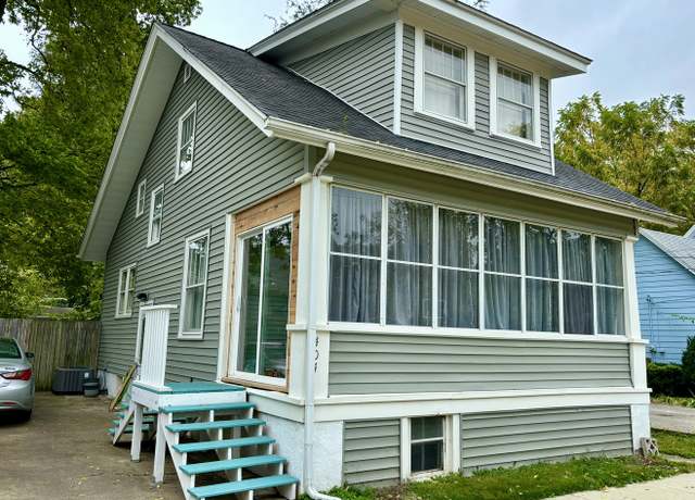 Property at 404 W Union St, Bloomington, IL 61701, 3 beds, 1 bath