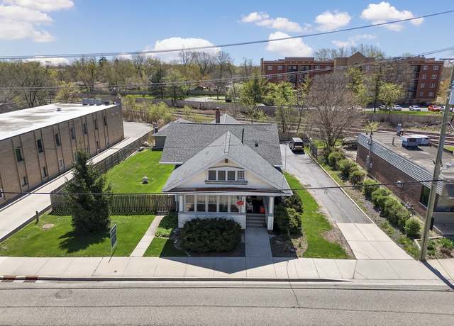 Property at 111 E Palatine Rd, Palatine, IL 60067, 5 beds, 2.5 baths