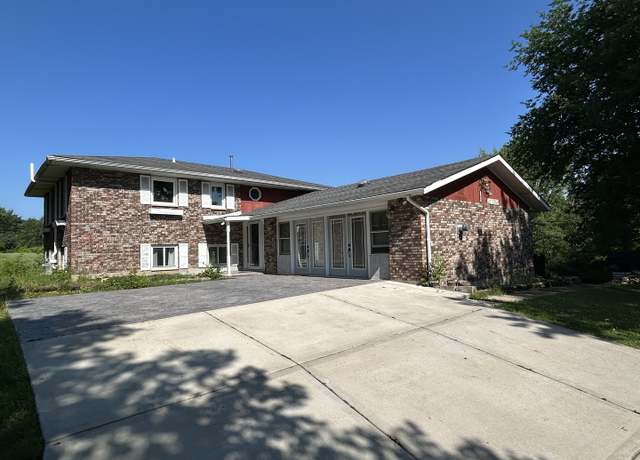 Property at 194 S Collins St, South Elgin, IL 60177, 5 beds, 3 baths