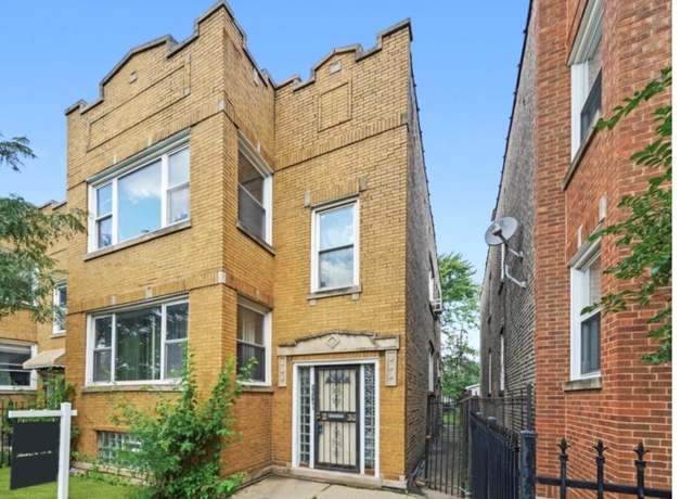 Property at 5010 W Division St, Chicago, IL 60651, 8 beds, 3 baths