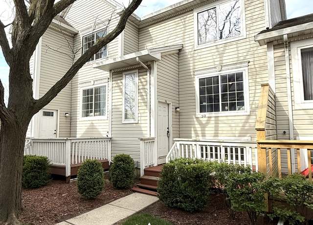 Property at 313 Whispering Ct, Bolingbrook, IL 60440, 3 beds, 1.5 baths
