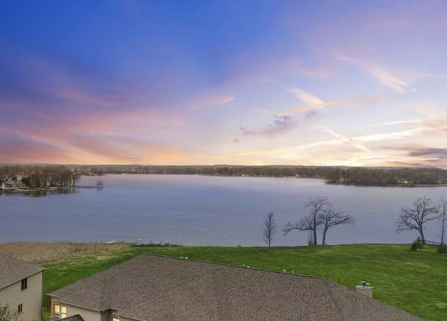 Property at 1076 Inverness Dr, Antioch, IL 60002, 4 beds, 3.5 baths