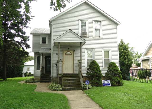 Property at 913 Elizabeth St, Joliet, IL 60435, 3 beds, 2 baths