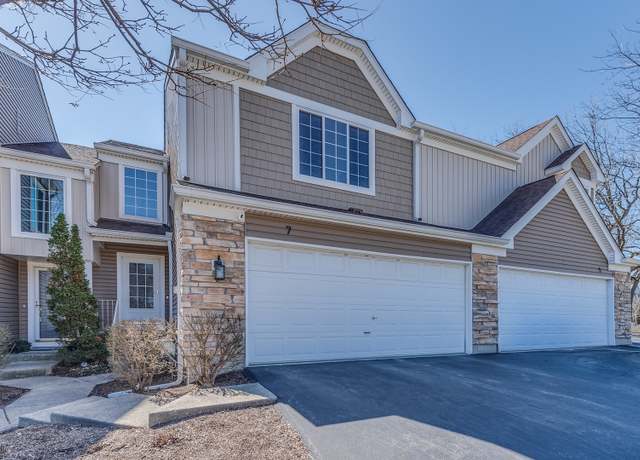 Property at 7 Cambridge Ave, Streamwood, IL 60107, 2 beds, 2.5 baths