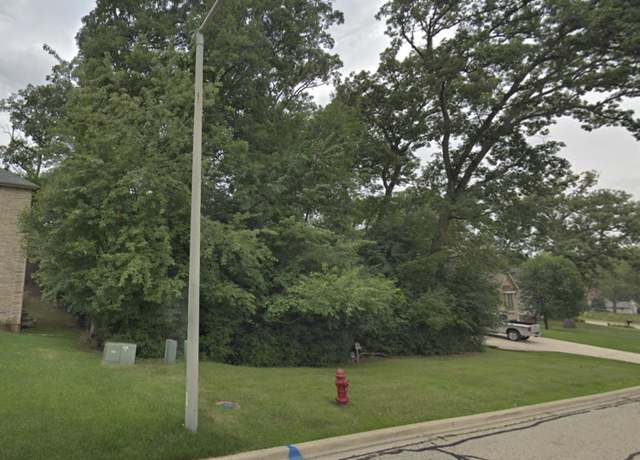 Property at 1033 Rosewood Dr, Carpentersville, IL 60110