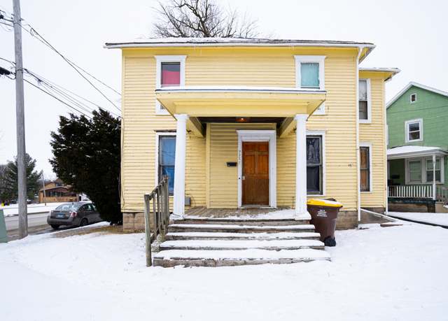 Property at 921-923 S Galena Ave, Freeport, IL 61032, 9 beds, 3 baths