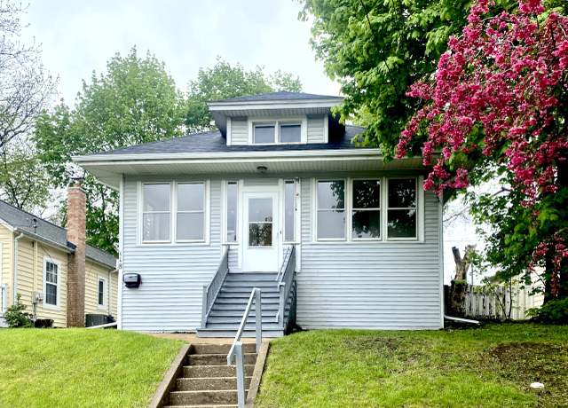 Property at 118 Jewett St, Elgin, IL 60123, 3 beds, 2 baths
