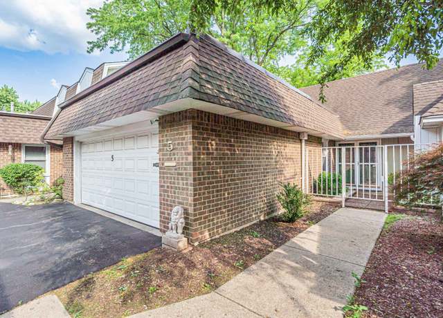 Property at 5 Haverhill On Auburn, Rolling Meadows, IL 60008, 2 beds, 2 baths