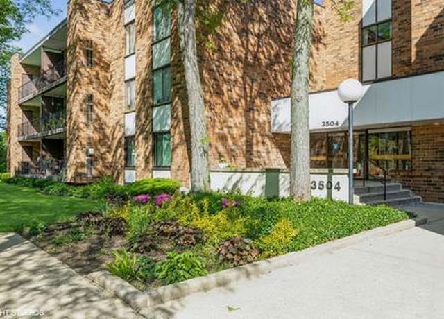 Property at 3504 Lakeview Dr #302, Hazel Crest, IL 60429, 3 beds, 2.5 baths