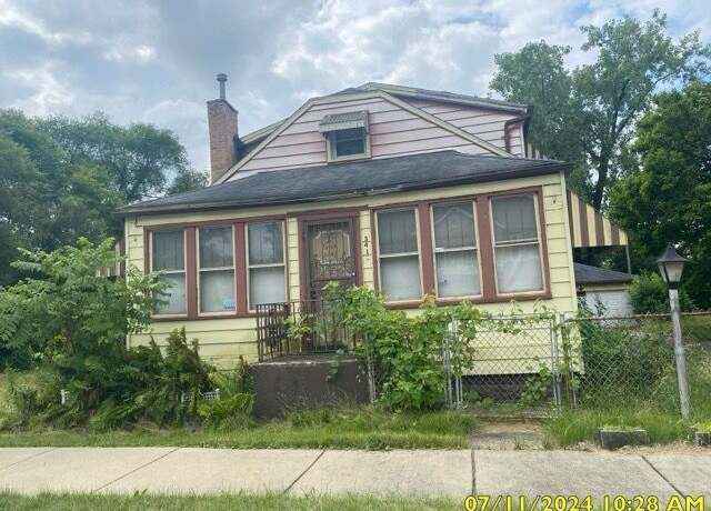 Property at 3415 W 136th Pl, Robbins, IL 60472, 3 beds, 1 bath