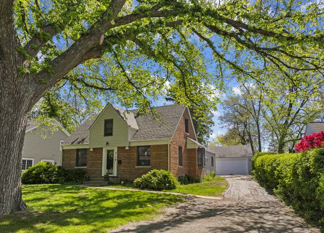 Property at 615 Hillside Rd, Glenview, IL 60025, 4 beds, 1.5 baths