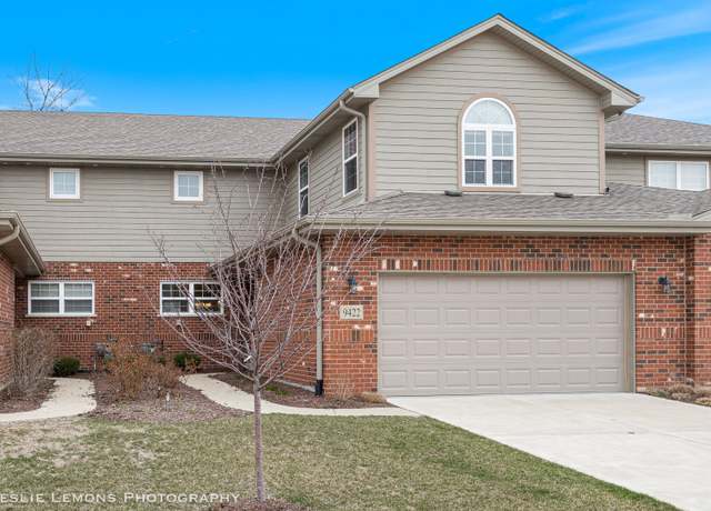 Property at 9422 Parkwood Ln, Tinley Park, IL 60487, 3 beds, 2.5 baths