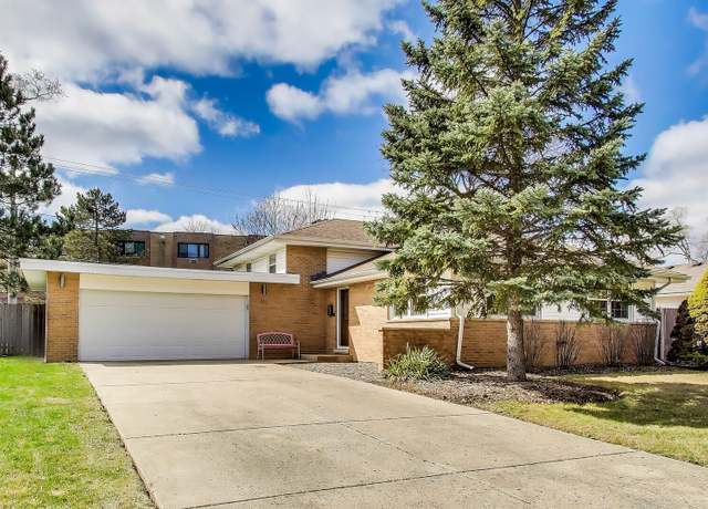 Property at 362 N Willow Wood Dr N, Palatine, IL 60074, 3 beds, 2 baths