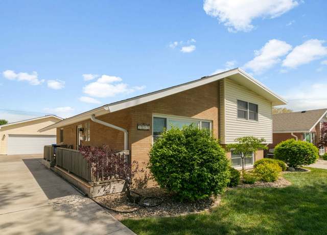 Property at 9229 Parkside Ave, Oak Lawn, IL 60453, 3 beds, 2 baths