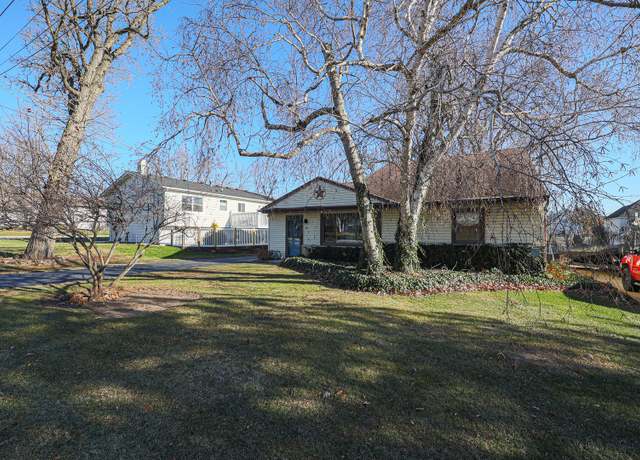 Property at 89 Bridgewood Dr, Antioch, IL 60002, 3 beds, 2.5 baths