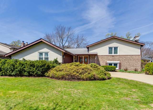 Property at 1338 E Best Dr, Arlington Heights, IL 60004, 4 beds, 2.5 baths