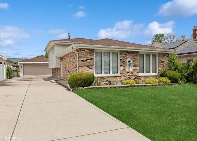 Property at 5738 W 88th St, Oak Lawn, IL 60453, 3 beds, 2 baths