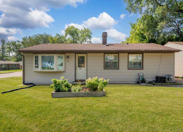 Property at 51 Golfview Ln, Carpentersville, IL 60110, 3 beds, 1 bath