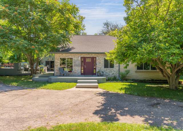 Property at 20665 N Weiland Rd, Prairie View, IL 60069, 4 beds, 2 baths