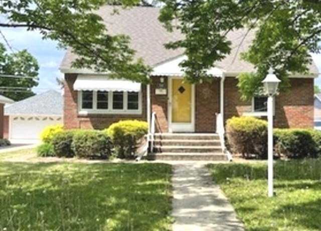 Property at 1707 Highland Ave, Crest Hill, IL 60403, 2 beds, 1 bath