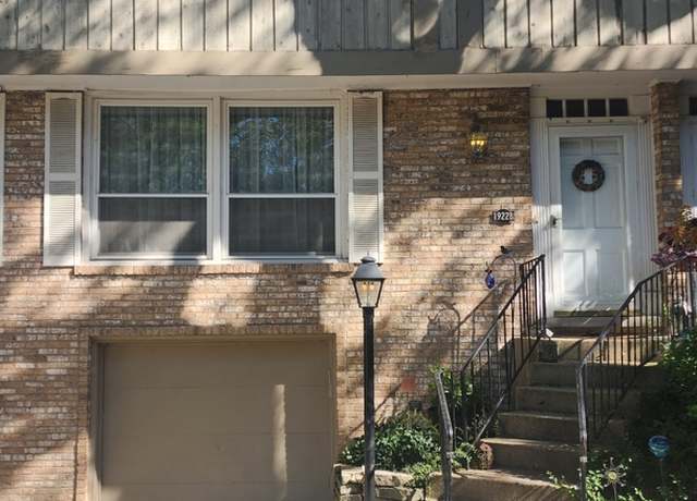 Property at 1922 Wilmette Ave Unit B, Wilmette, IL 60091, 3 beds, 2.5 baths