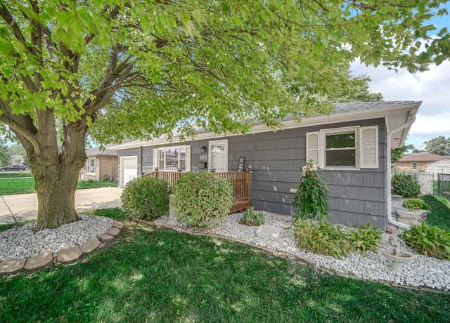 Property at 555 W Brookmont Blvd W, Bradley, IL 60915, 3 beds, 1.5 baths