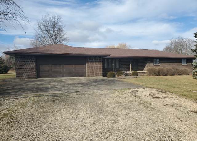 Property at 439 E Lincoln Ave, Onarga, IL 60955, 3 beds, 2.5 baths