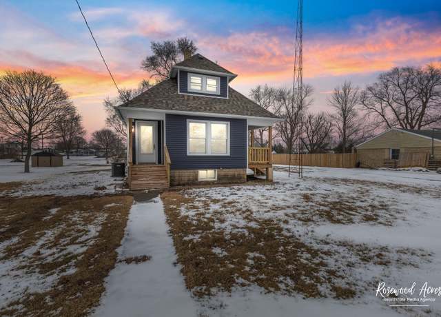 Property at 505 E Main St, Ashkum, IL 60911, 3 beds, 2 baths