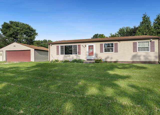 Property at 4433 School St, Rockford, IL 61101, 3 beds, 1 bath