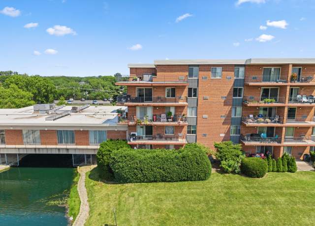 Property at 16 E Old Willow Rd Unit 424S, Prospect Heights, IL 60070, 2 beds, 2 baths