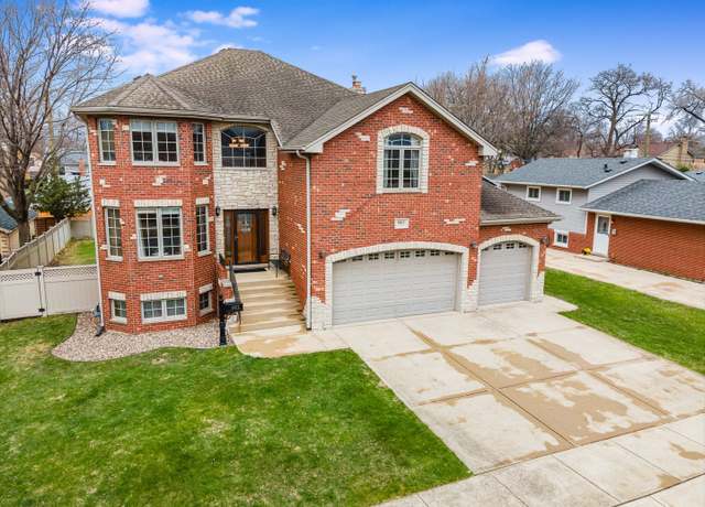 Property at 9812 Minnick Ave, Oak Lawn, IL 60453, 5 beds, 3.5 baths