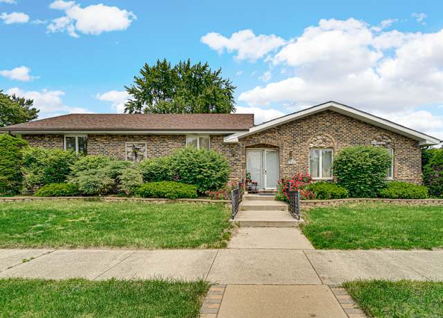 Property at 324 E 173rd Pl, South Holland, IL 60473, 4 beds, 2.5 baths