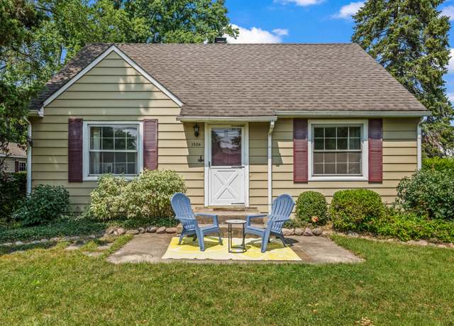 Property at 1504 E Olive St, Arlington Heights, IL 60004, 3 beds, 2 baths
