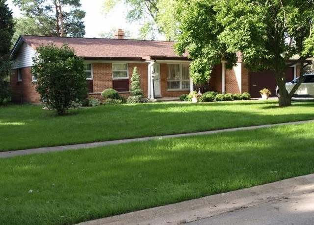 Property at 229 Leahy Cir S, Des Plaines, IL 60016, 3 beds, 2.5 baths