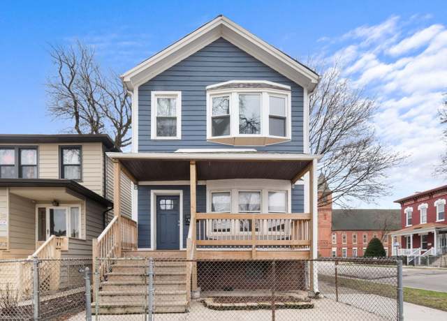 Property at 659 W 43rd Pl, Chicago, IL 60609, 8 beds, 3.5 baths