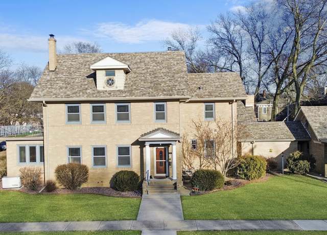 Property at 720 Orleans St, Ottawa, IL 61350, 4 beds, 4 baths