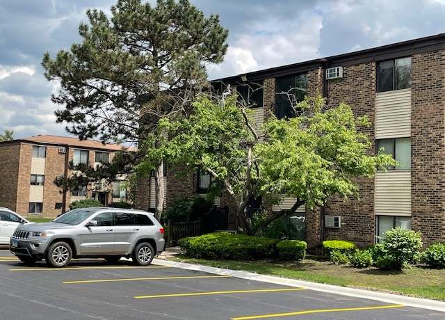 Property at 160 Dunteman Dr #201, Glendale Heights, IL 60139, 2 beds, 1 bath