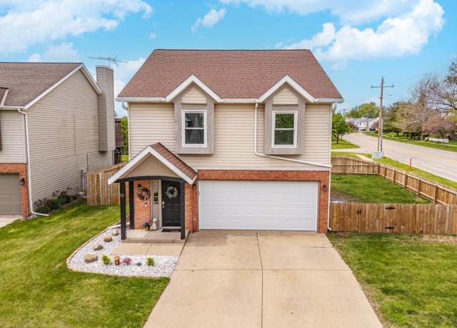 Property at 52 Parkshores Ct, Bloomington, IL 61701, 3 beds, 2 baths
