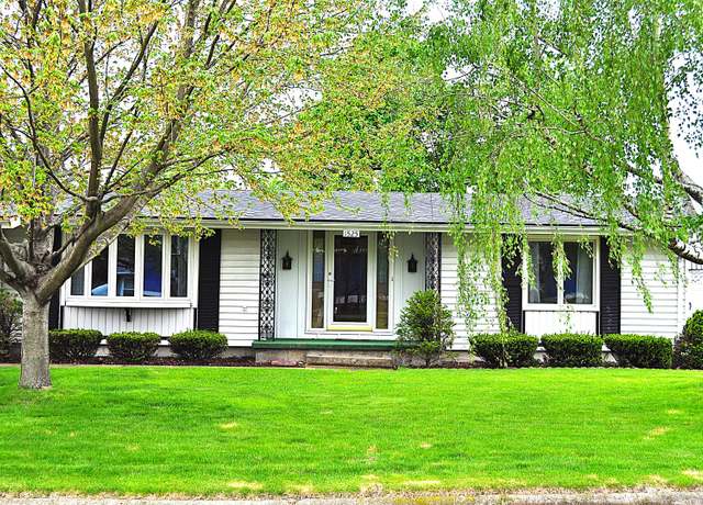 Property at 1525 Clark St, Ottawa, IL 61350, 2 beds, 1.5 baths